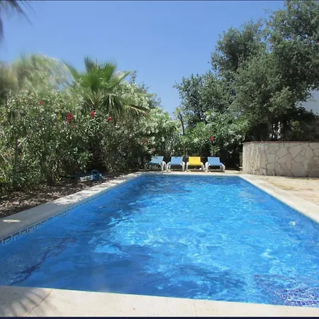 Sunny Costa Brava Getaway Apartment